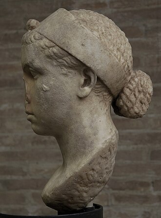 Vista de perfil de la Cleopatra del Vaticà.