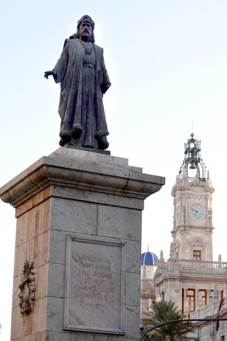 Estàtua de Francesc de Vinatea en la plaça de l'Ajuntament de Valéncia.