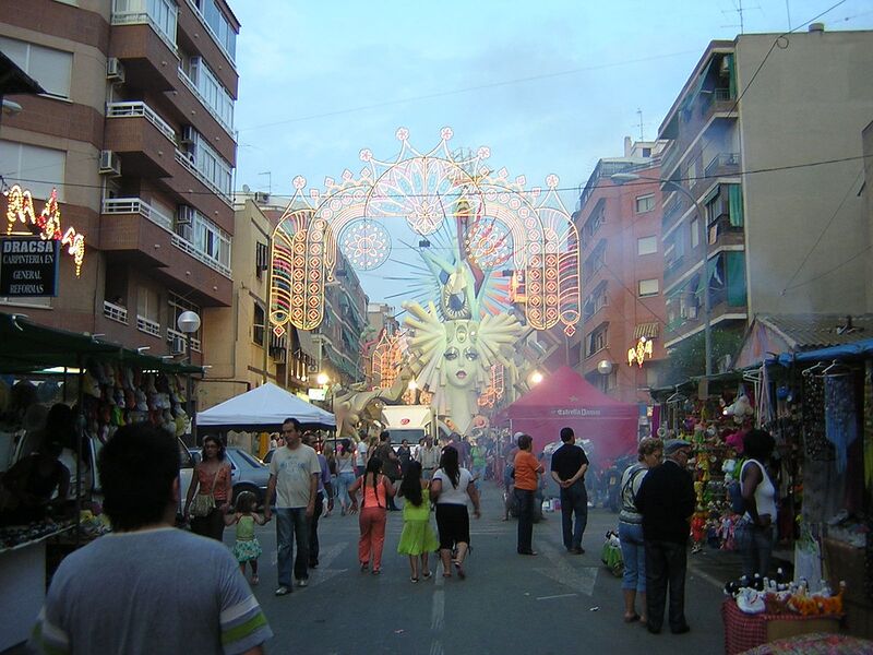 Archiu:Hoguera carolinas altas 2006 alicante.jpg