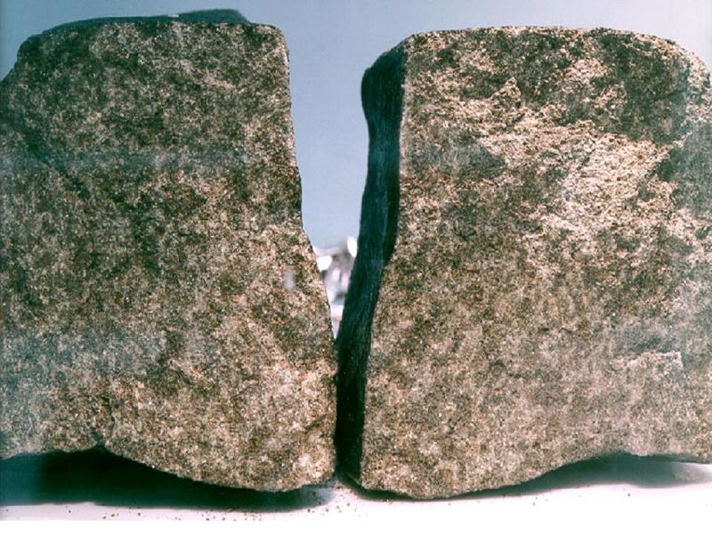 Archiu:Nakhla meteorite.jpg