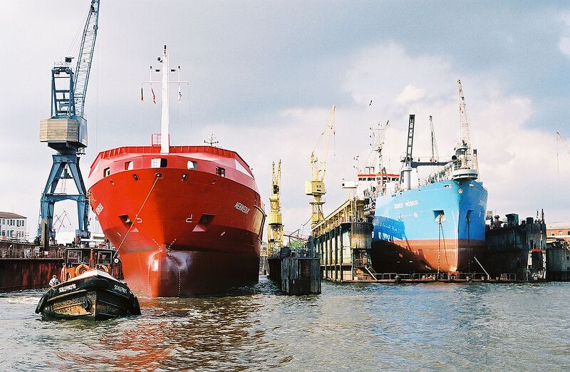 Archiu:Two Ships-Hamburg.jpg